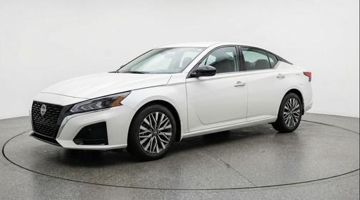 Glacier White 2025 Nissan Altima SV FWD
