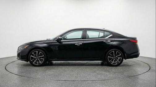 Super Black 2025 Nissan Altima SV FWD