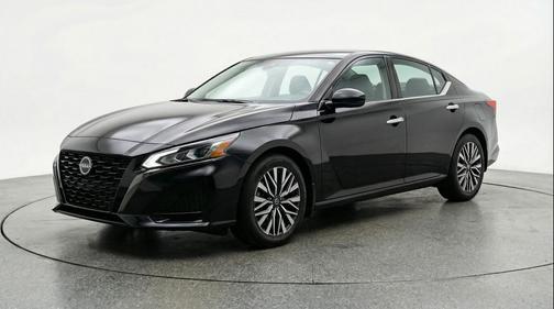 Super Black 2025 Nissan Altima SV FWD