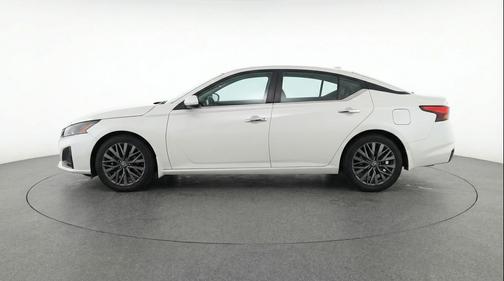 Glacier White 2025 Nissan Altima SV FWD