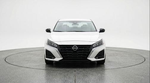 Glacier White 2025 Nissan Altima SV FWD
