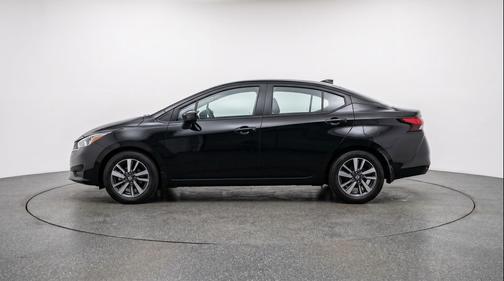 Super Black 2025 Nissan Versa 1.6 SV