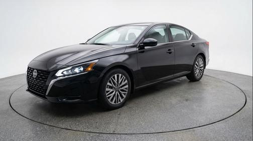 Super Black 2025 Nissan Altima SV FWD