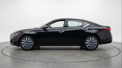 Super Black 2025 Nissan Altima SV FWD