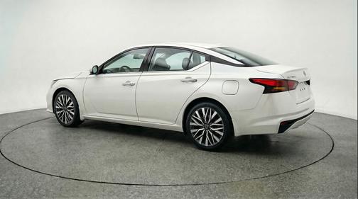 Glacier White 2025 Nissan Altima SV FWD