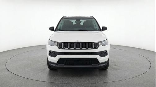 Bright White Clearcoat 2025 Jeep Compass Latitude