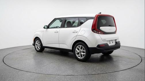 Snow White Pearl 2025 Kia Soul LX