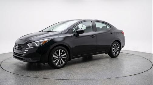 Super Black 2025 Nissan Versa 1.6 SV