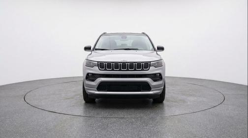 Silver Zynith Metallic Clearcoat 2025 Jeep Compass Limited