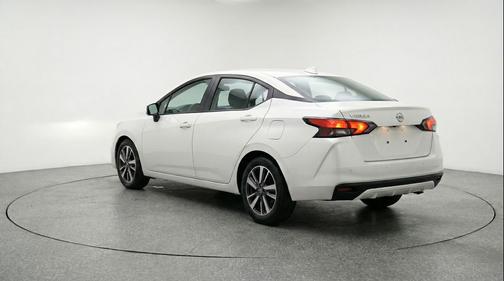 Aspen White Tricoat 2025 Nissan Versa 1.6 SV