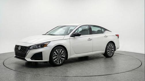 Glacier White 2025 Nissan Altima SV FWD