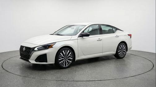 Glacier White 2025 Nissan Altima SV FWD