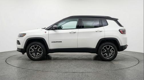 Bright White Clearcoat 2025 Jeep Compass Trailhawk