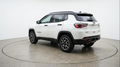 Bright White Clearcoat 2025 Jeep Compass Trailhawk