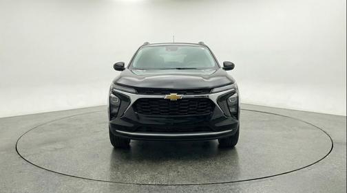 Mosaic Black Metallic 2025 Chevrolet Trax LT