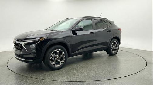 Mosaic Black Metallic 2025 Chevrolet Trax LT