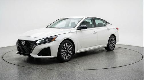 Glacier White 2025 Nissan Altima SV FWD