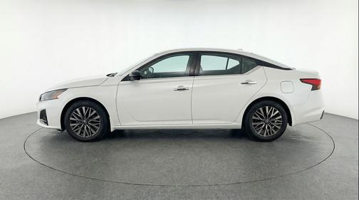 Glacier White 2025 Nissan Altima SV FWD