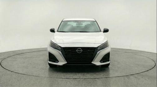 Glacier White 2025 Nissan Altima SV FWD