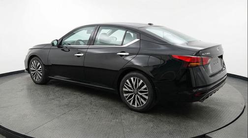 Super Black 2025 Nissan Altima SV FWD