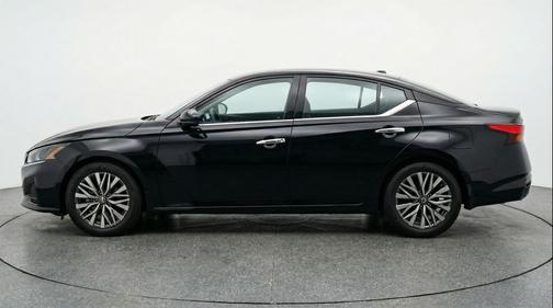 Super Black 2025 Nissan Altima SV FWD
