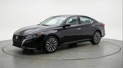 Super Black 2025 Nissan Altima SV FWD