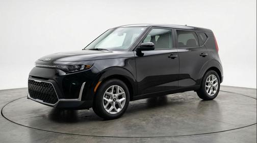 Fusion Black 2025 Kia Soul LX