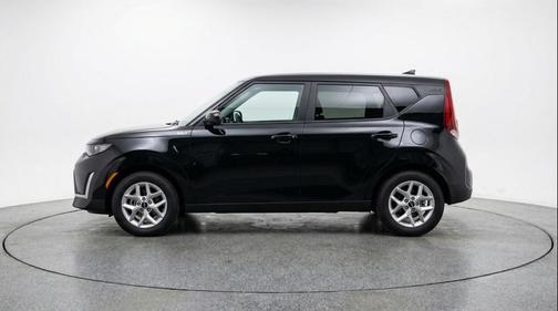 Fusion Black 2025 Kia Soul LX