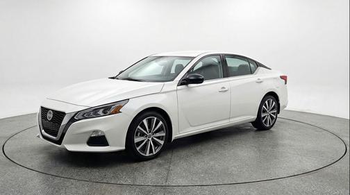 Glacier White 2025 Nissan Altima SV FWD