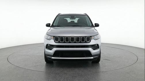 Silver Zynith Metallic Clearcoat 2025 Jeep Compass Limited
