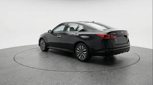 Super Black 2025 Nissan Altima SV FWD