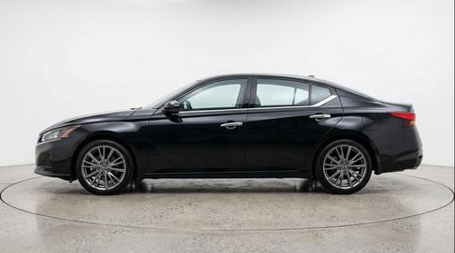 Super Black 2025 Nissan Altima SV FWD