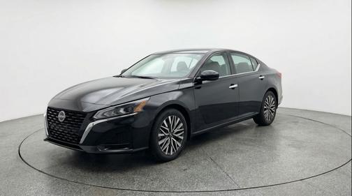 Super Black 2025 Nissan Altima SV FWD