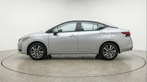 Gun Metallic 2025 Nissan Versa 1.6 SV