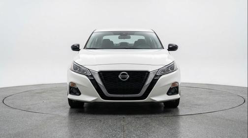 Glacier White 2025 Nissan Altima SV FWD