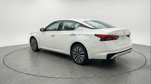 Glacier White 2025 Nissan Altima SV FWD