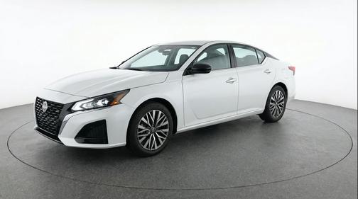Glacier White 2025 Nissan Altima SV FWD