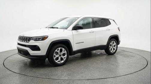 Bright White Clearcoat 2025 Jeep Compass Latitude
