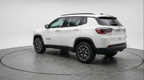 Bright White Clearcoat 2025 Jeep Compass Trailhawk