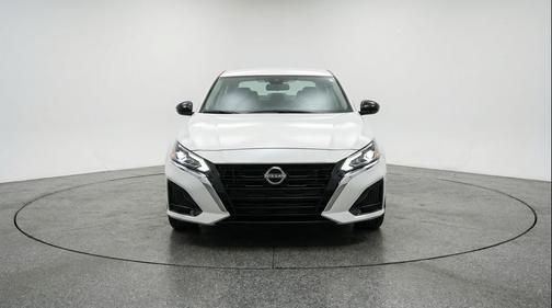 Glacier White 2025 Nissan Altima SV FWD