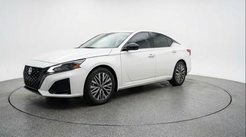 Glacier White 2025 Nissan Altima SV FWD