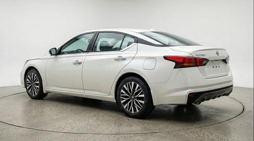 Glacier White 2025 Nissan Altima SV FWD