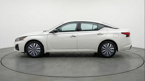 Glacier White 2025 Nissan Altima SV FWD