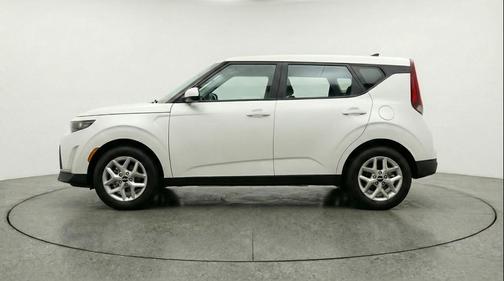 Snow White Pearl 2025 Kia Soul LX