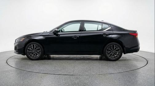 Super Black 2025 Nissan Altima SV FWD