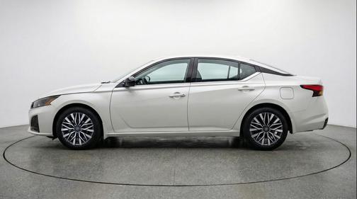 Glacier White 2025 Nissan Altima SV FWD