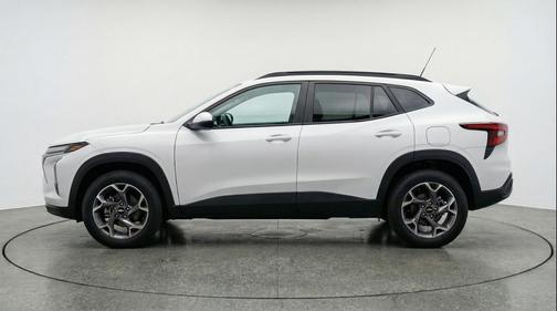 Summit White 2025 Chevrolet Trax LT