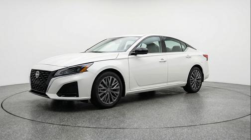 Glacier White 2025 Nissan Altima SV FWD