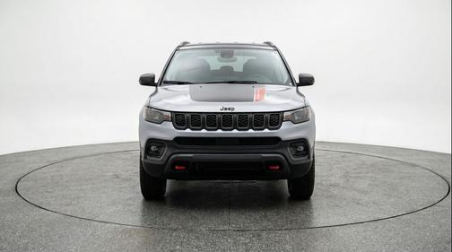 Silver Zynith Metallic Clearcoat 2025 Jeep Compass Trailhawk