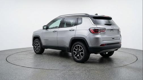 Silver Zynith Metallic Clearcoat 2025 Jeep Compass Trailhawk